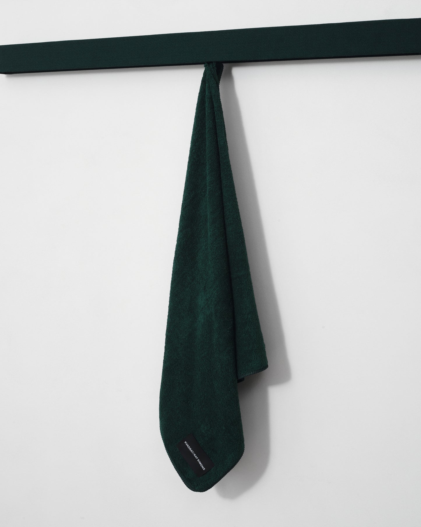 Whipstitch beach towel | Dark Green
