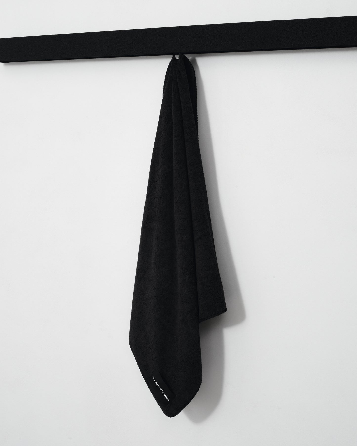 Whipstitch beach towel | Black