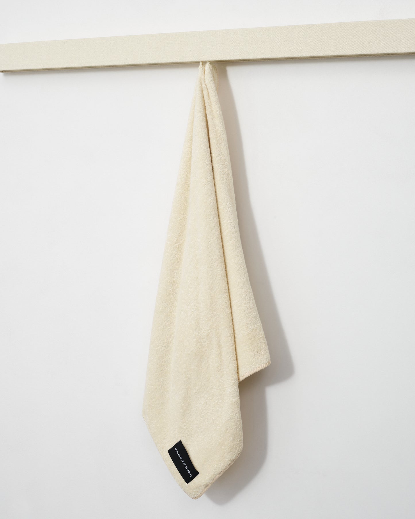 Whipstitch beach towel | Off White