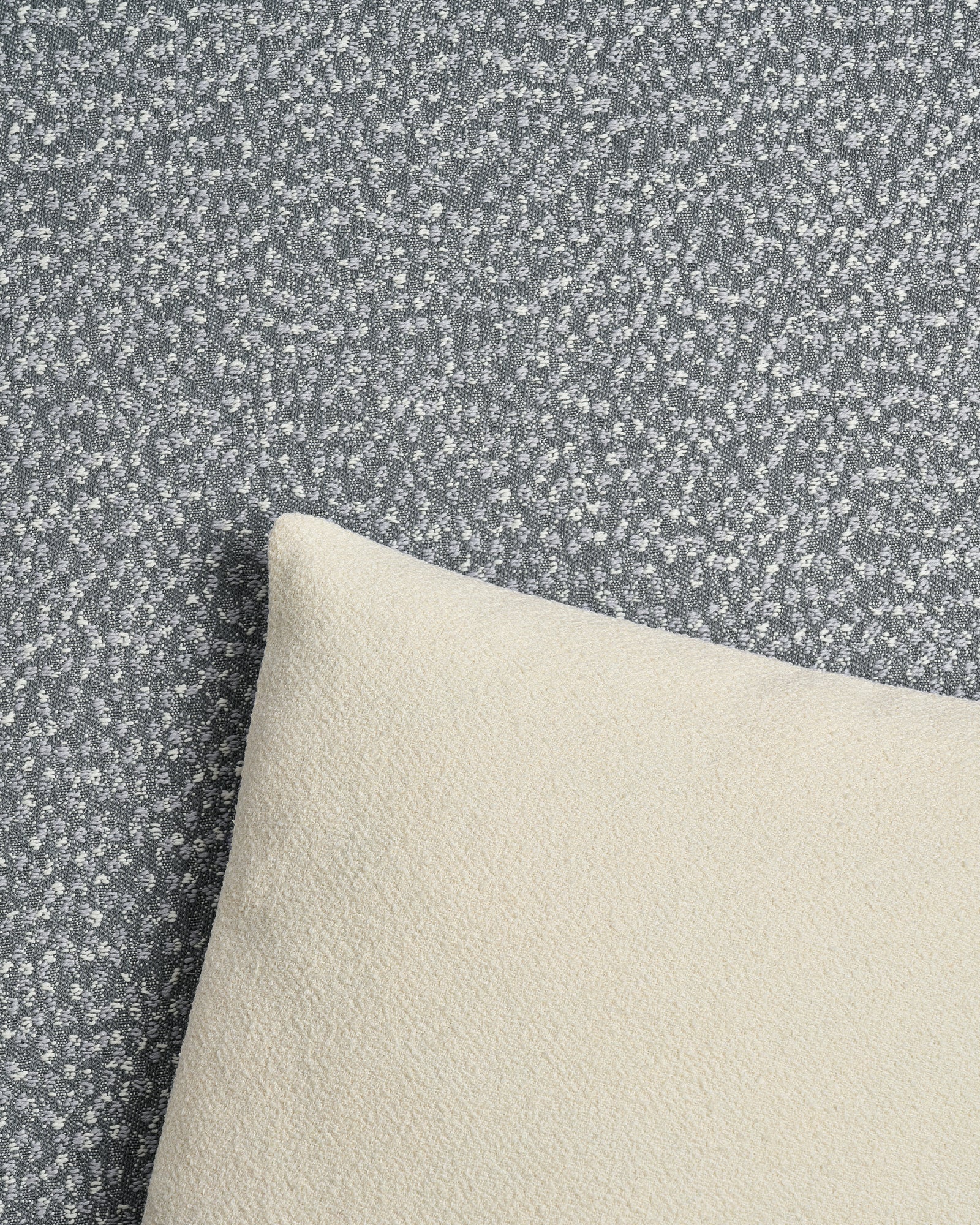 Kvadrat Raf Simons Cushion Saxion Off White and Ria. 
