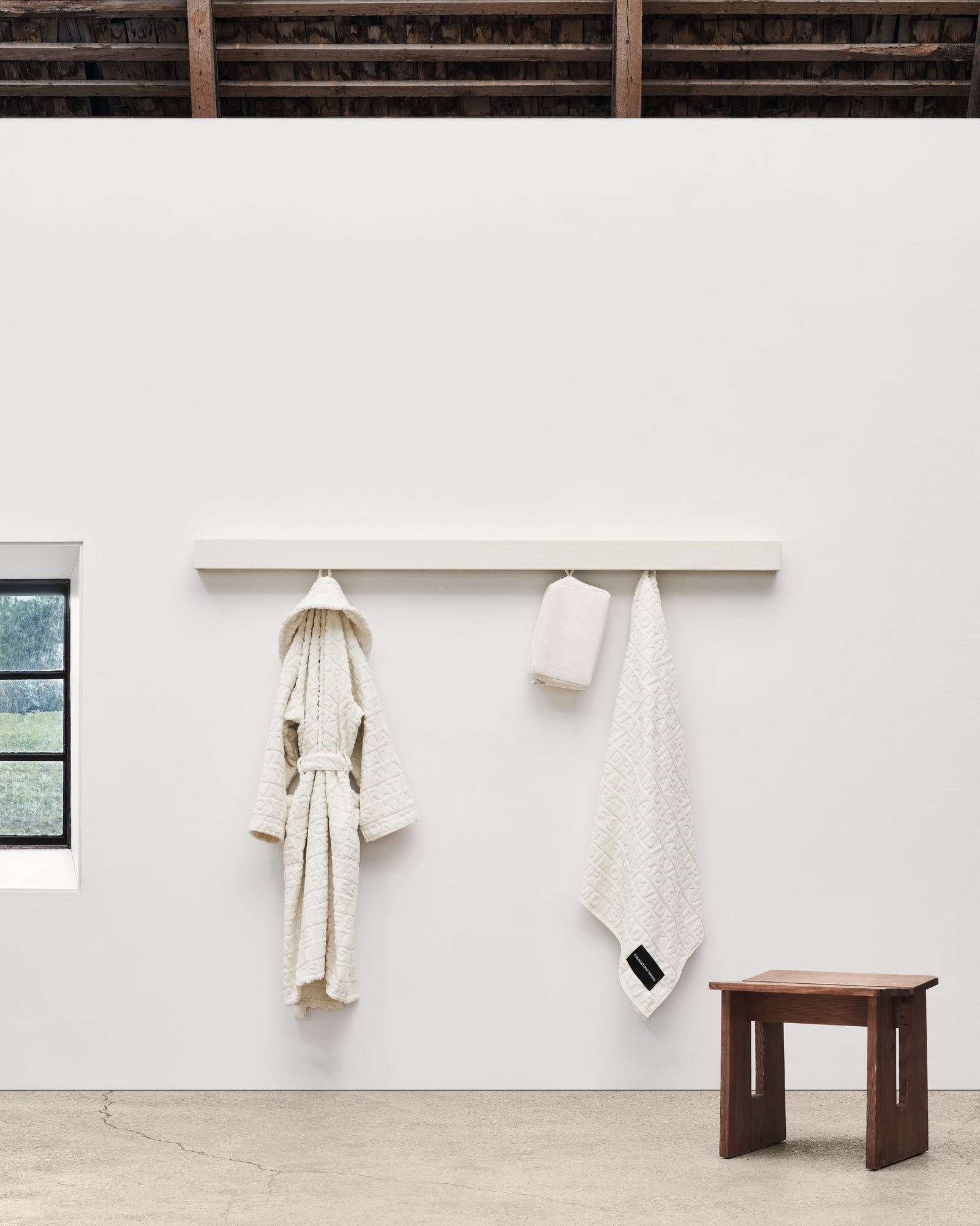 Kvadrat Raf Simons Shaker System with products in Off White