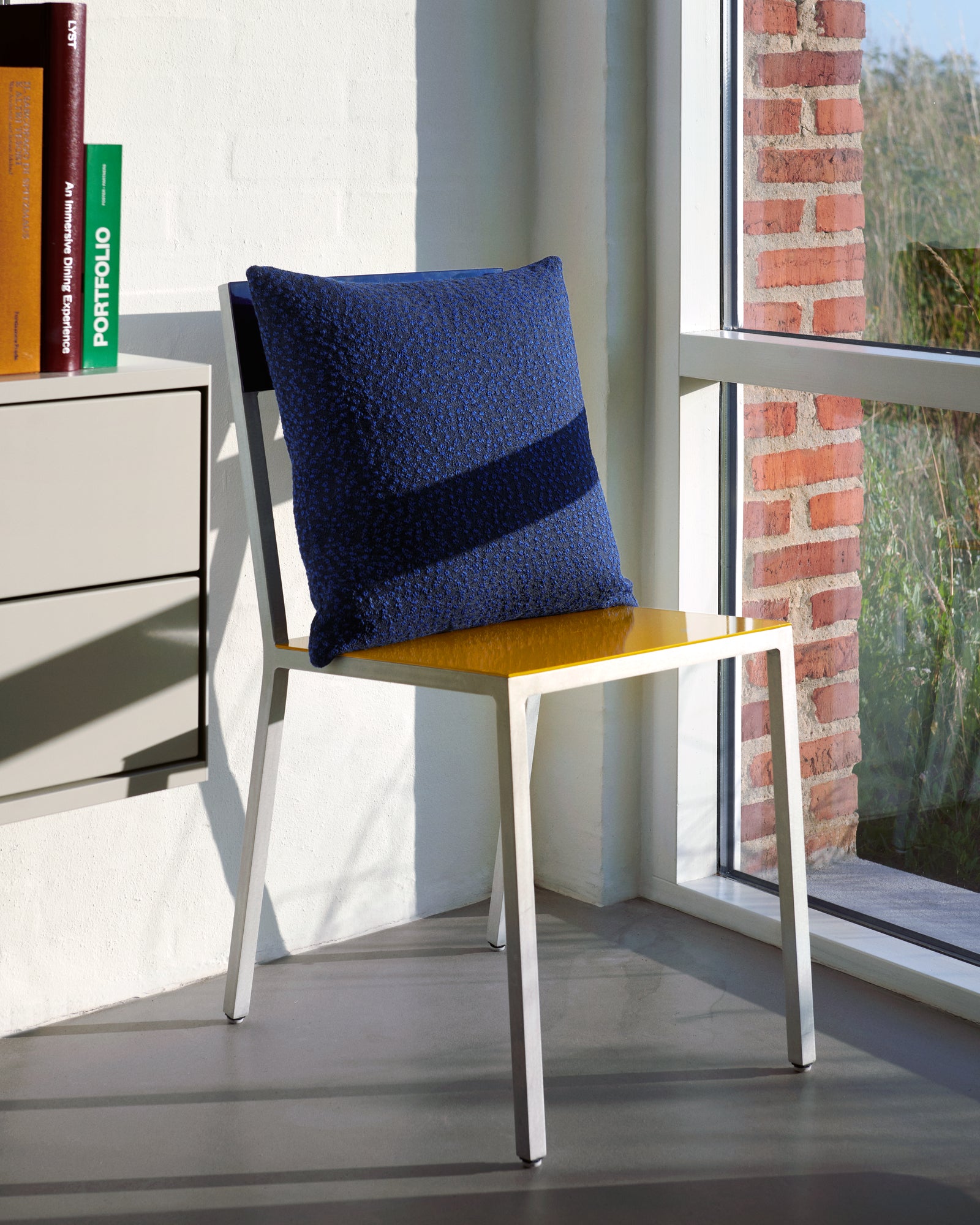 Ria Cushion | Dark Blue – Kvadrat/Raf Simons