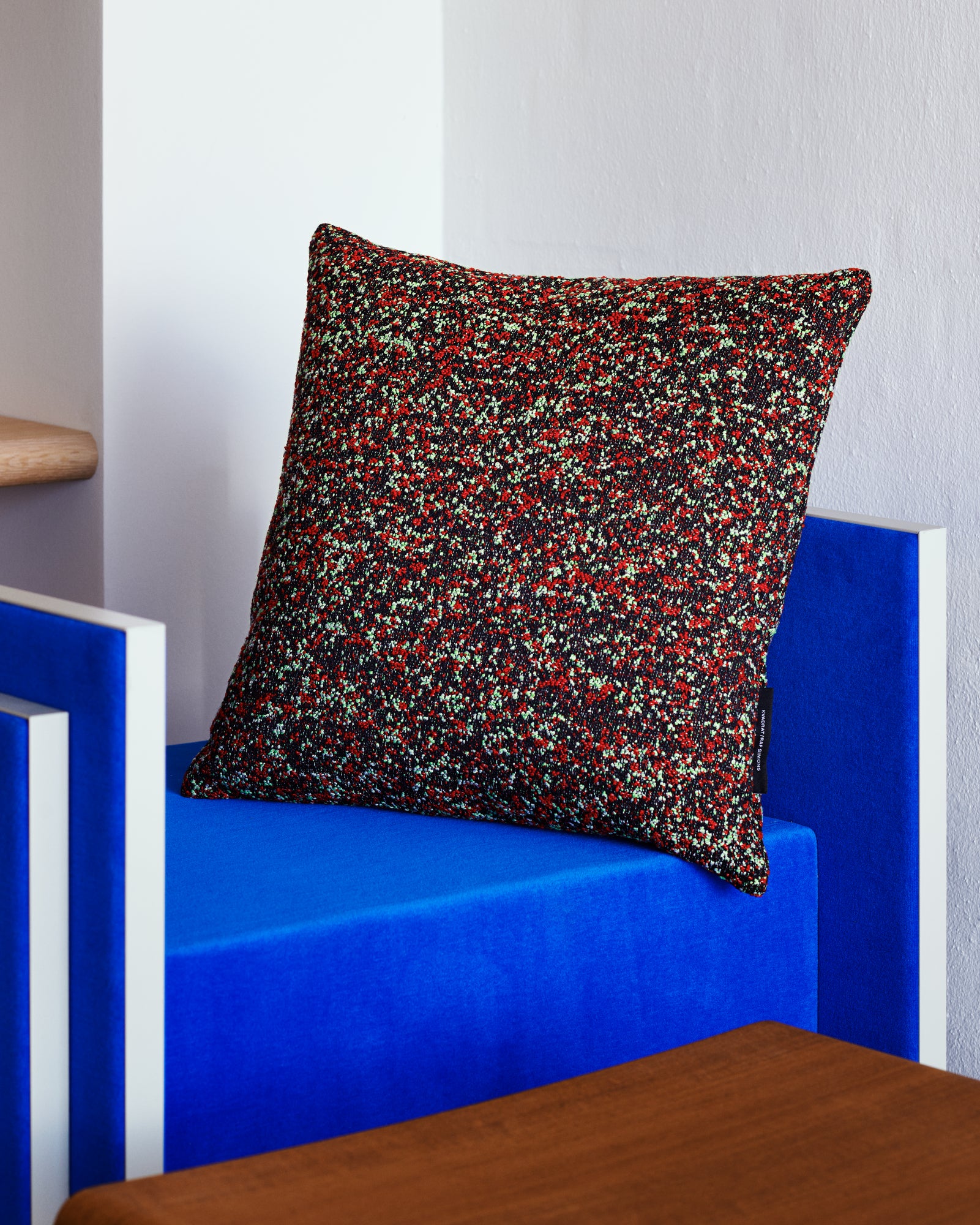 kvadrat raf simons クッション Atom Cushion | Vermillion Red – Kvadrat/Raf Simons