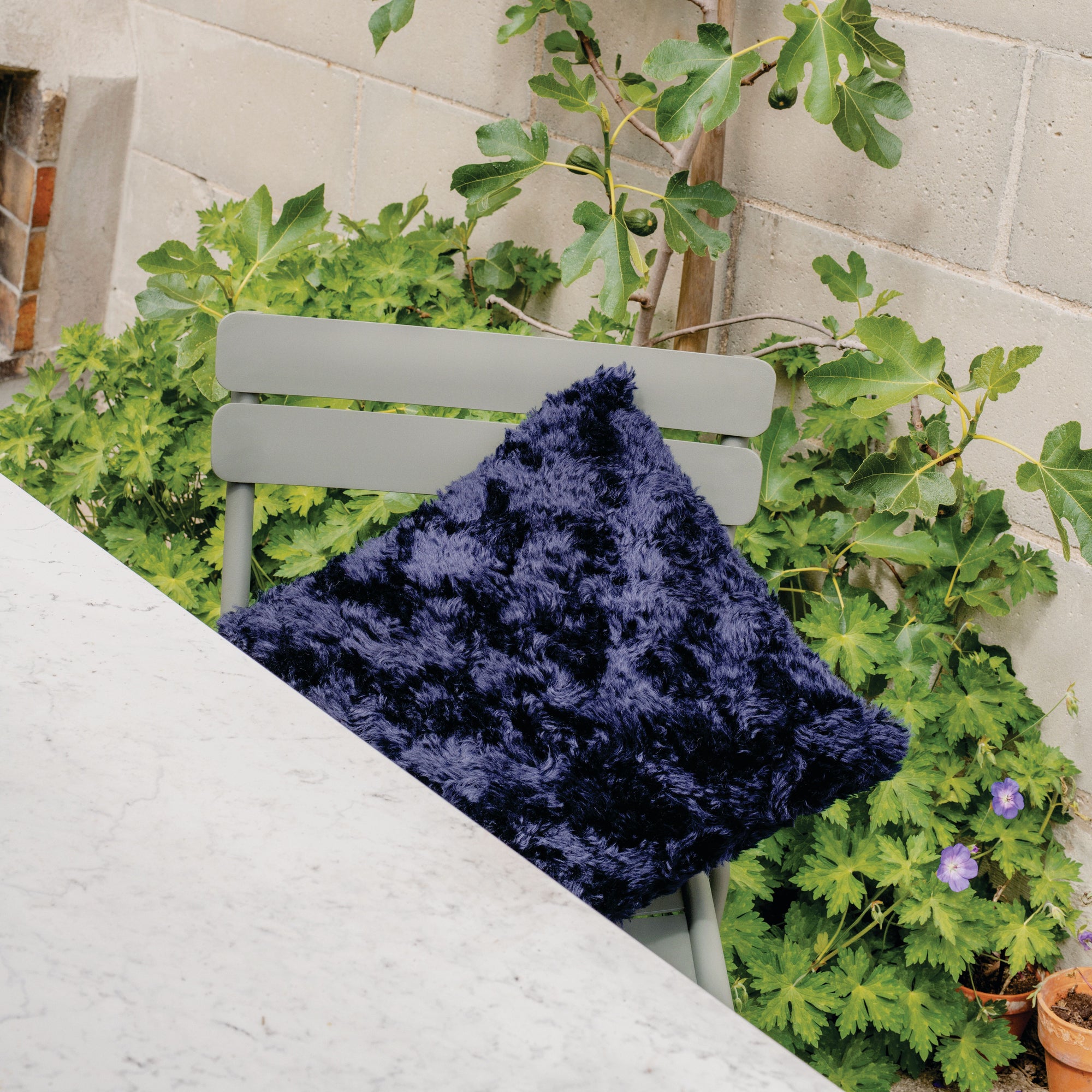 KVADRAT/RAF SIMONS Argo クッション 新品 7.6万 Argo 2 Cushion | Prusian Blue – Kvadrat/Raf Simons